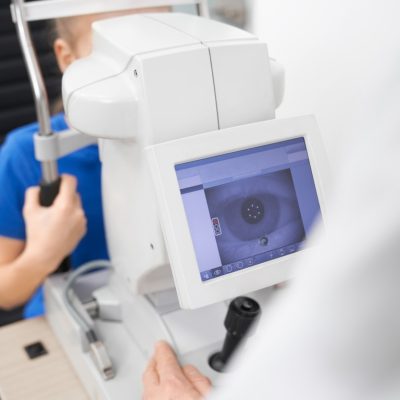 Selective focus of machine for checking eyesight in clinic